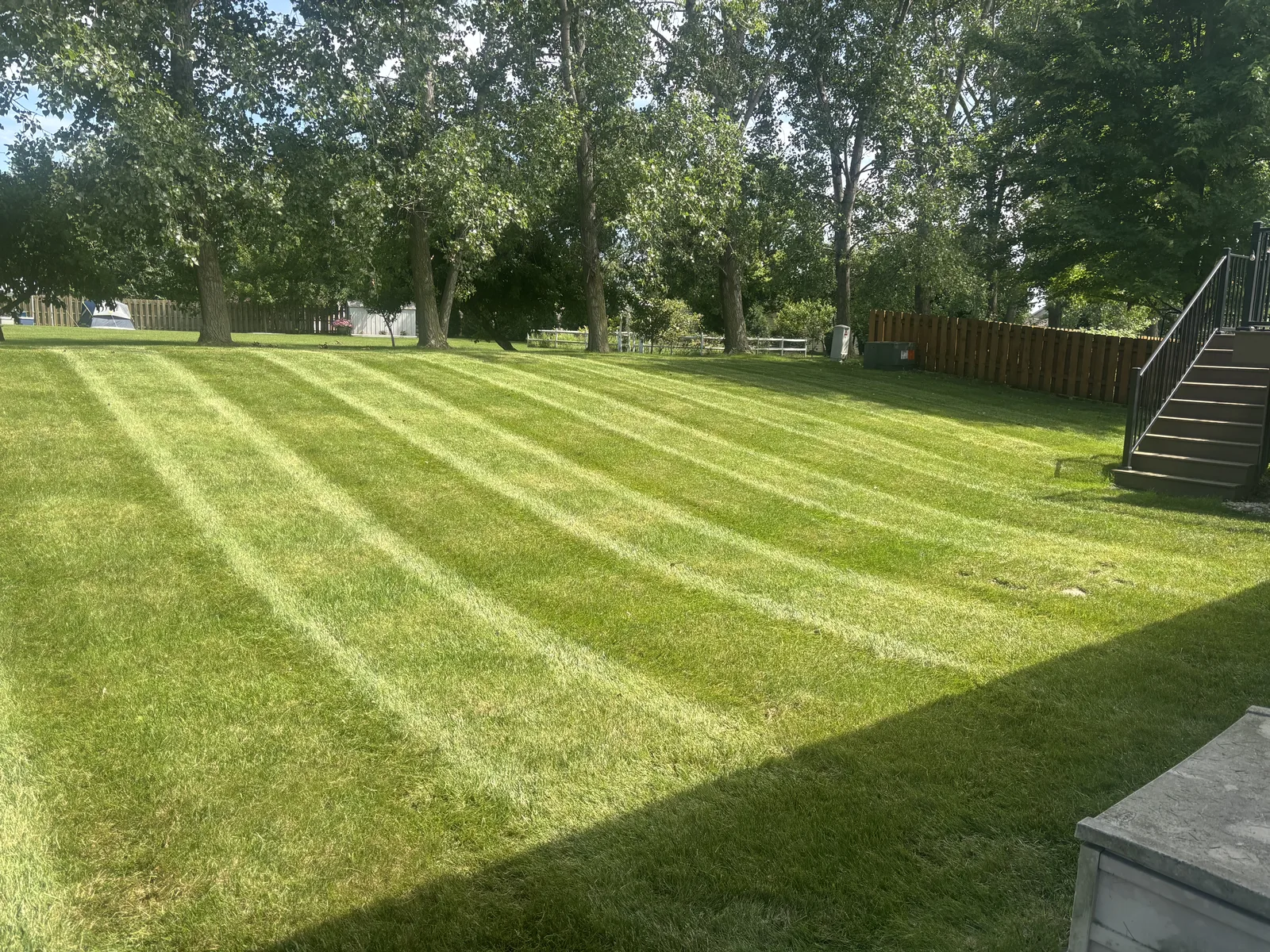 Lawn striping pattern